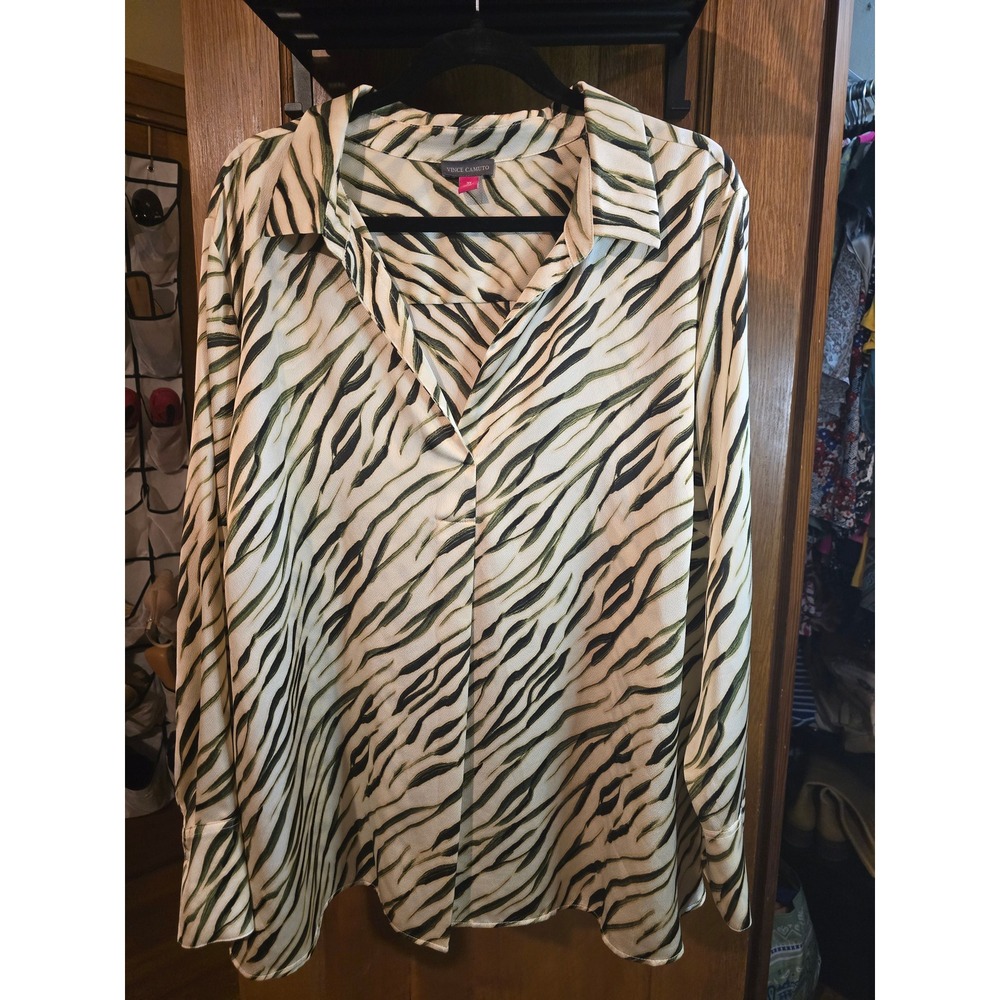 Vince Camuto Blouse Womens 3X Ivory Green Animal Print Long Sleeve V-Neck Top